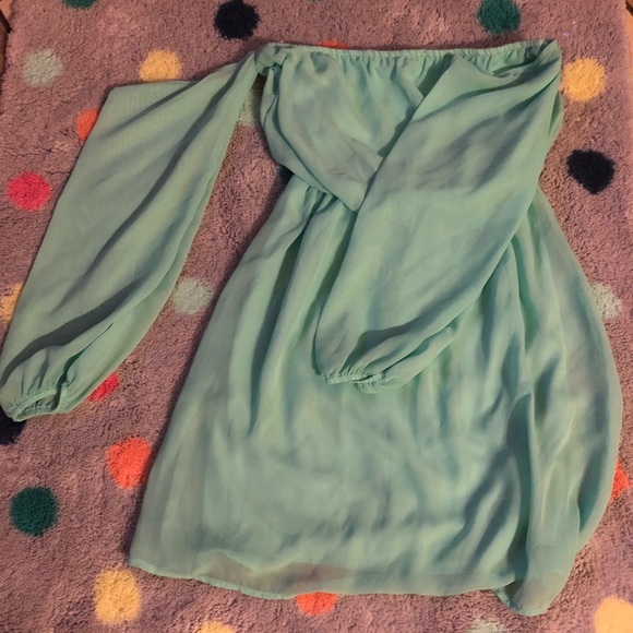 Off the shoulder boutique dress - Picture 4 of 4